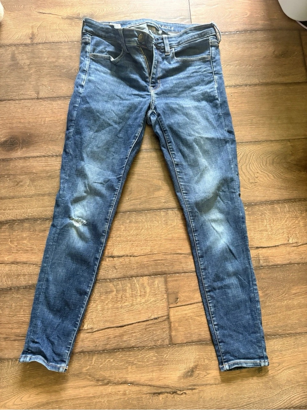American Eagle Outfitters Women’s Skinny Jeans in Medium Blue Wash
